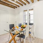Heart Of Paris & Pompidou - 1Br - Paris Vacation Rentals - Family Only